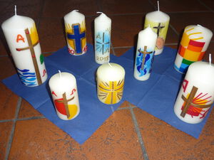 Selbst gestaltete Osterkerzen